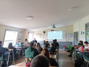 charla a los alumnos de Senior Class donde se explicó el FUAS - 2024